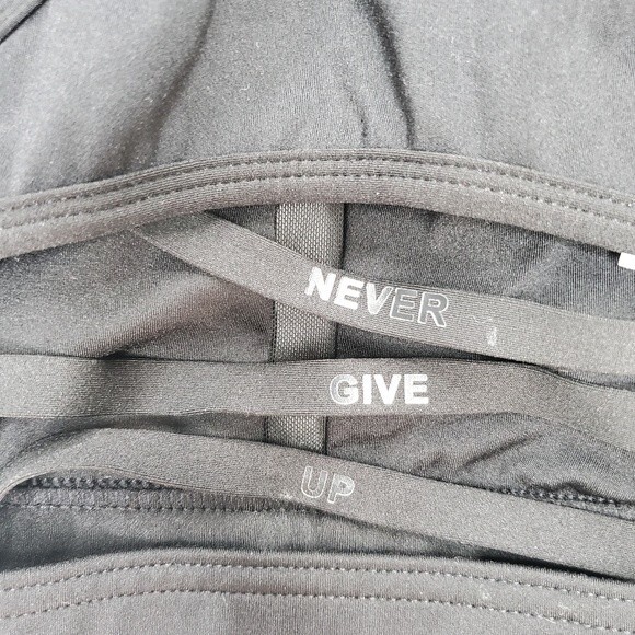 Never Give Up Phone Pocket Sports Bra large - Picture 5 of 7
